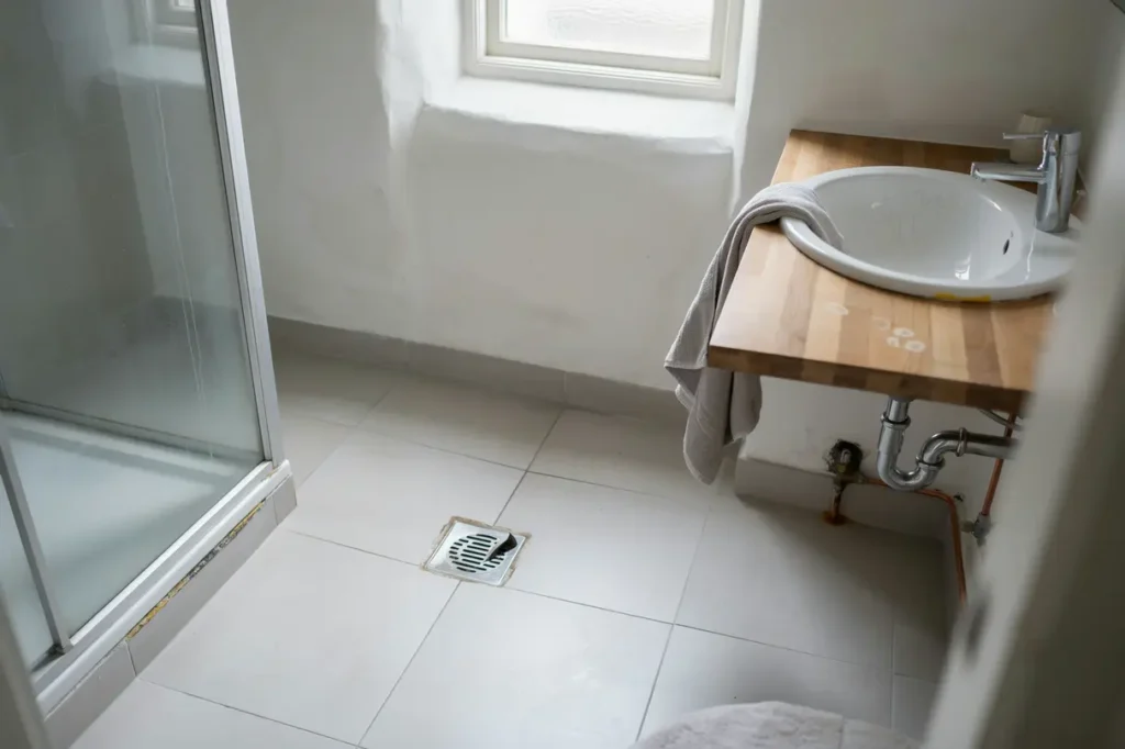 avloppslukt i badrummet vanliga orsaker och enkla tg rder f r villa gare